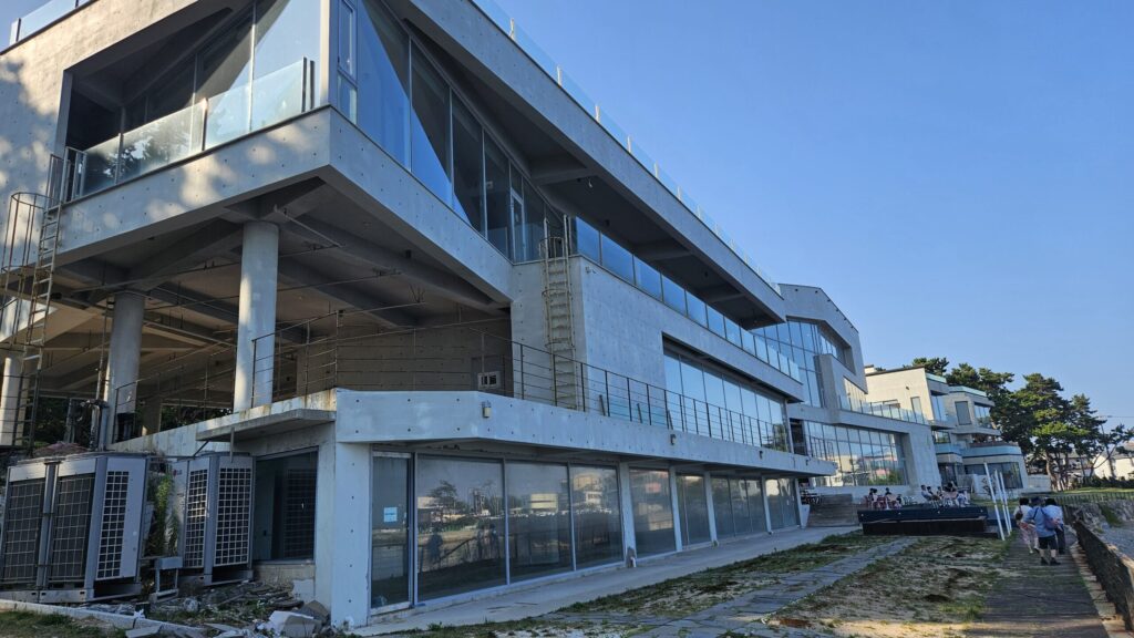 부산 기장 일광 카페 헤이든, 탁 트인 바다가 예쁜 대형 오션뷰 카페 2 기장 헤이든 11
