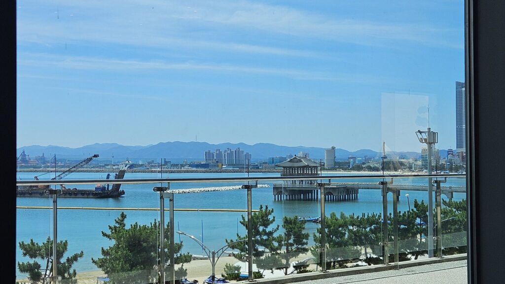 바다전망과 회전목마가 있는 영일대해수욕장 오션뷰 카페, 오브레멘 12 오브레멘 8